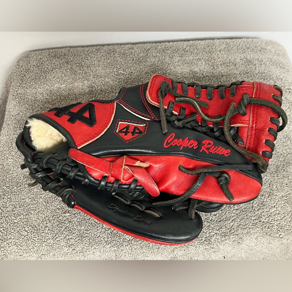 44 Pro Custom Signature Series RHT 11" Baseball/Softball Glove Black & Red RARE